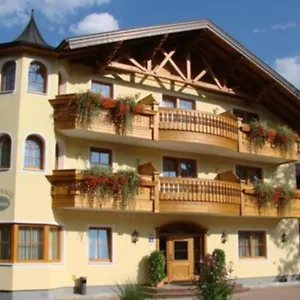 https://landhaus-grunau.salzburghotels.net